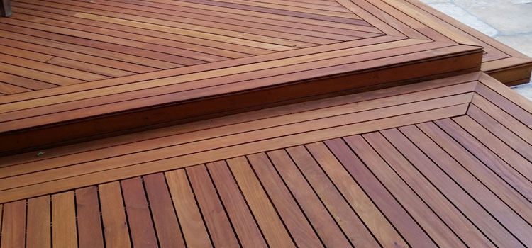 Redwood Decking Material in Reseda, CA